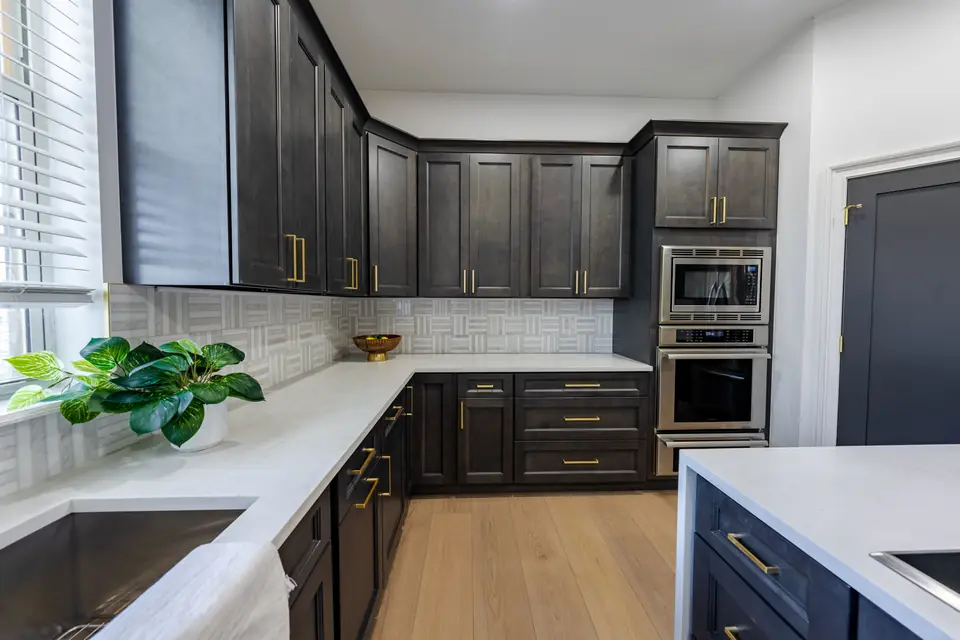 Queens Harbor Kitchen, designed by Zen Reno & Design in Queens Harbor, Jacksonville, FL
