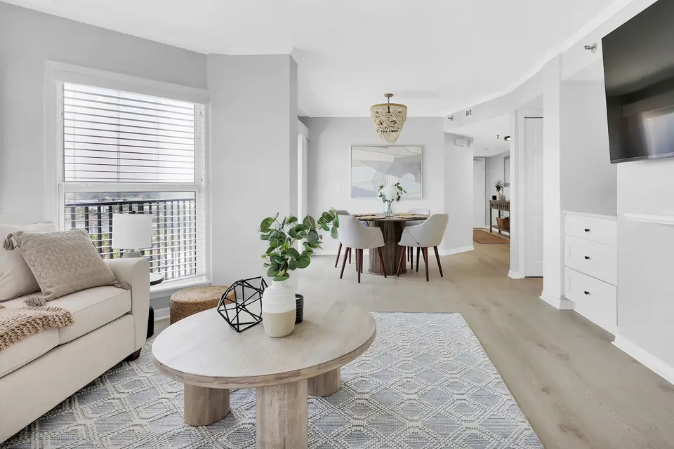 More of Jacksonville Beach Oceanfront Condo, designed by Zen Reno & Design in Jacksonville Beach, FL
